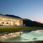 Отель Gillham Vineyard 5*