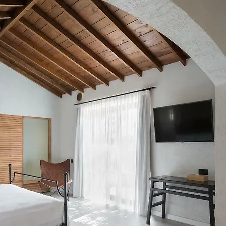 Gillham Vineyard Hotel 5*