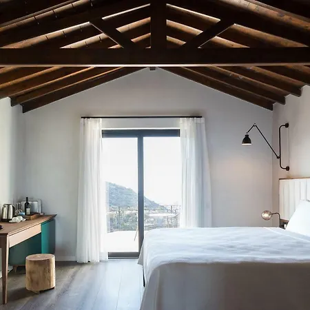 Gillham Vineyard 5* Templos